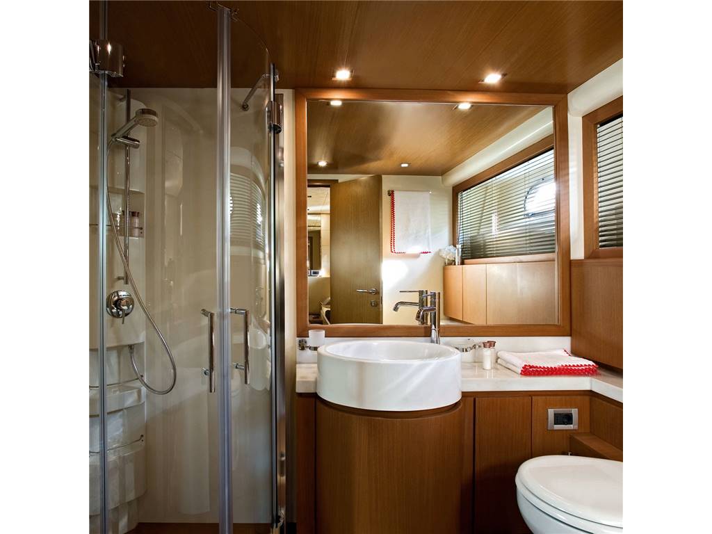 Ferretti 780