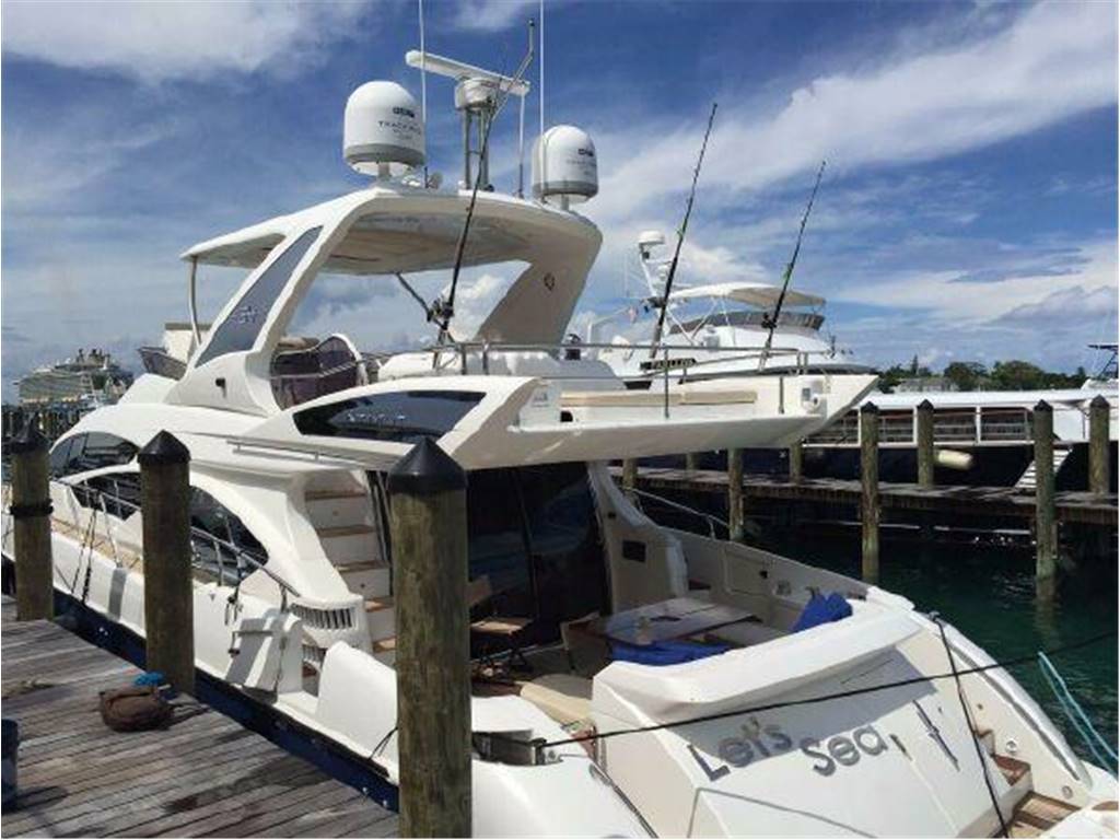 Azimut 64 fly