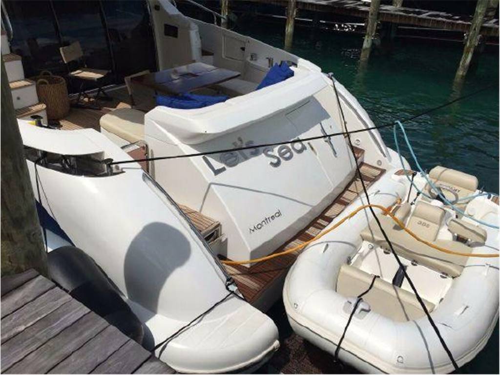 Azimut 64 fly
