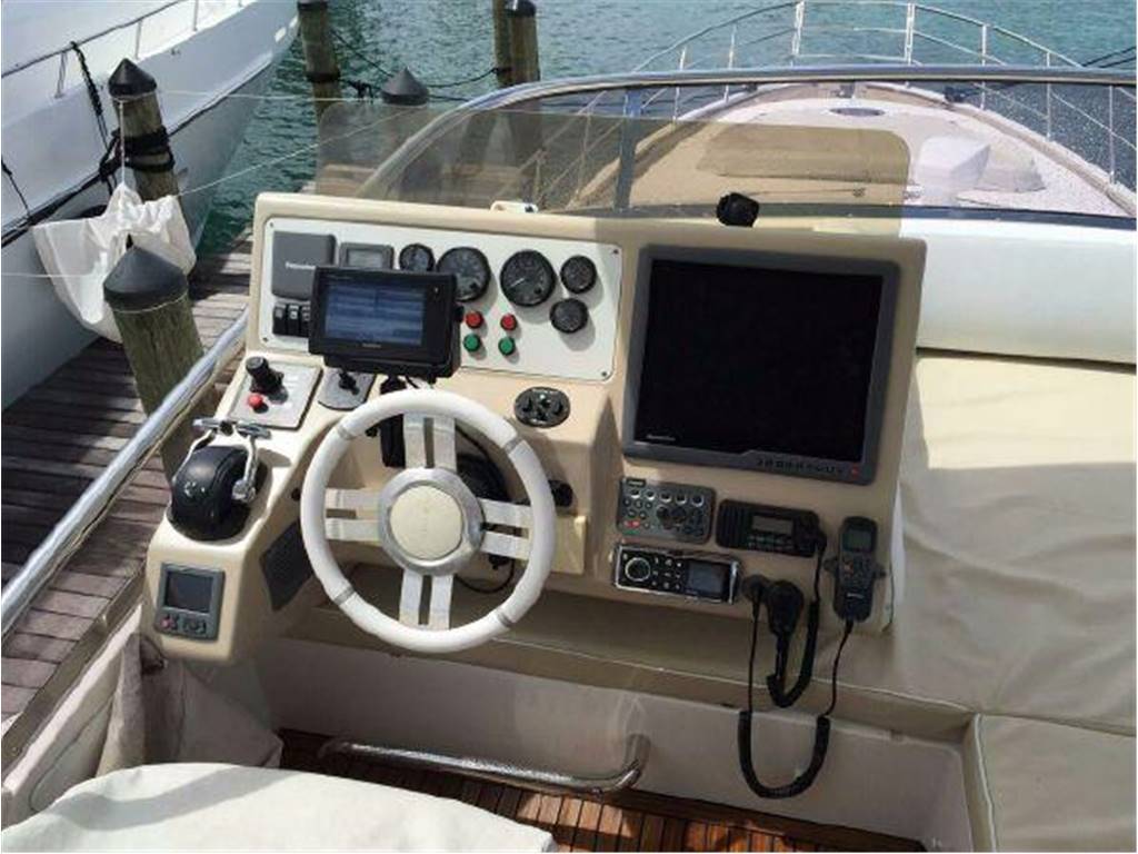 Azimut 64 fly