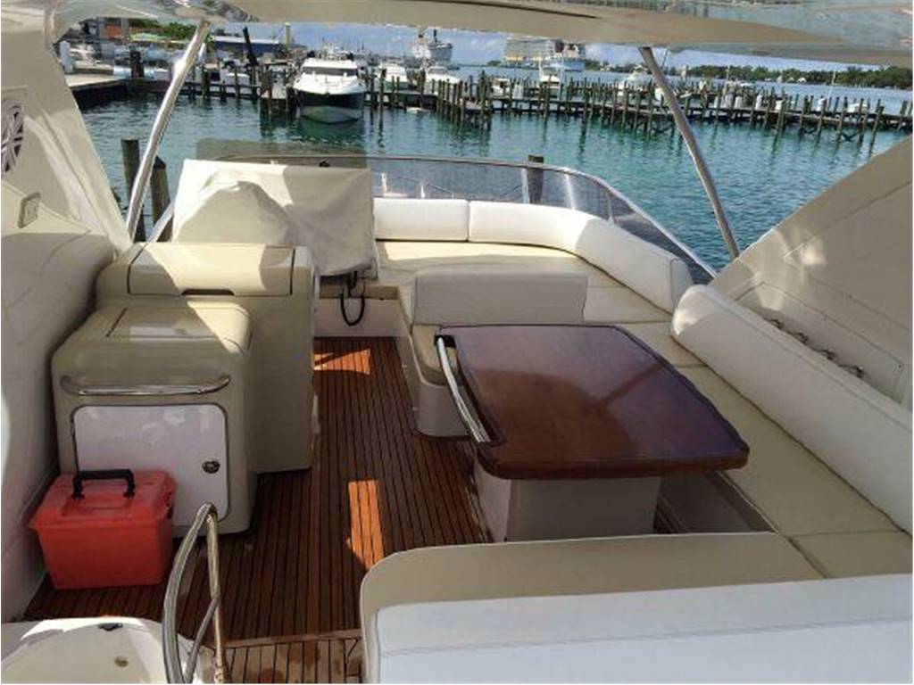 Azimut 64 fly