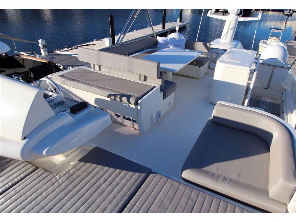 Ferretti 690