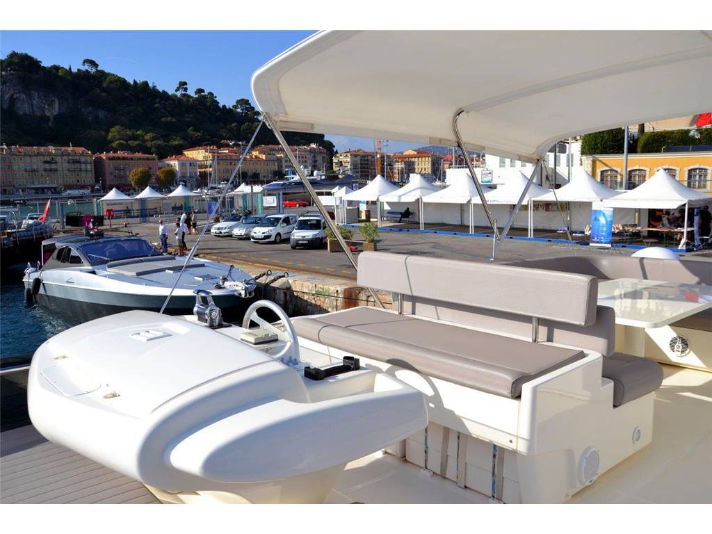 Ferretti 690