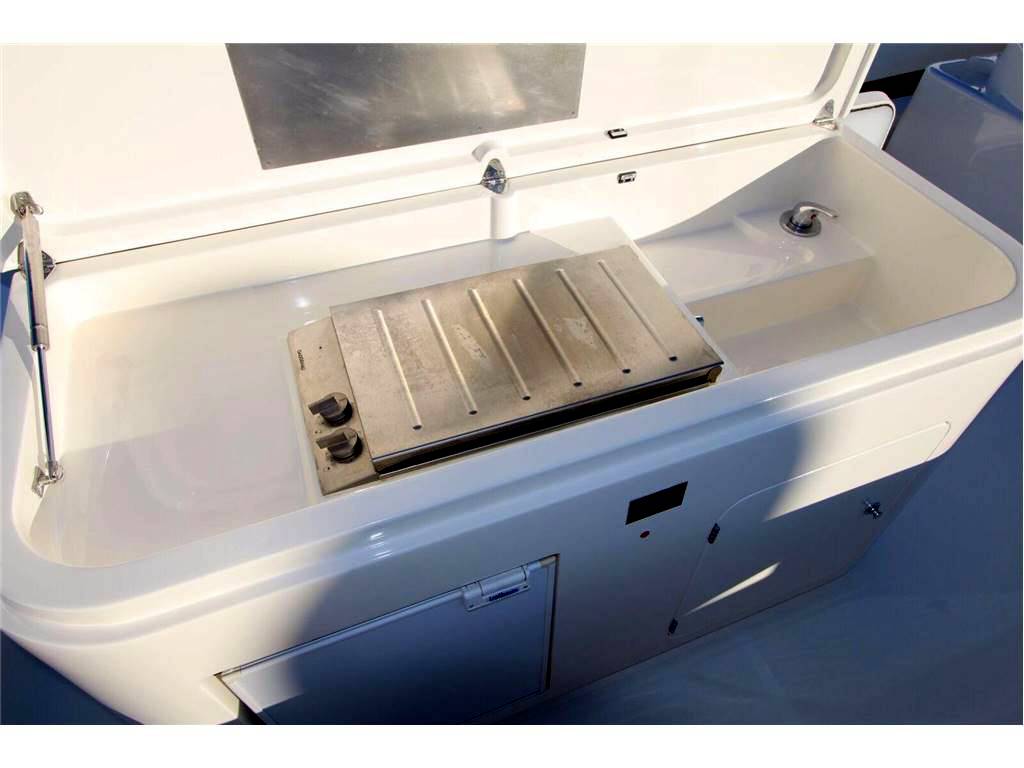 Ferretti 690