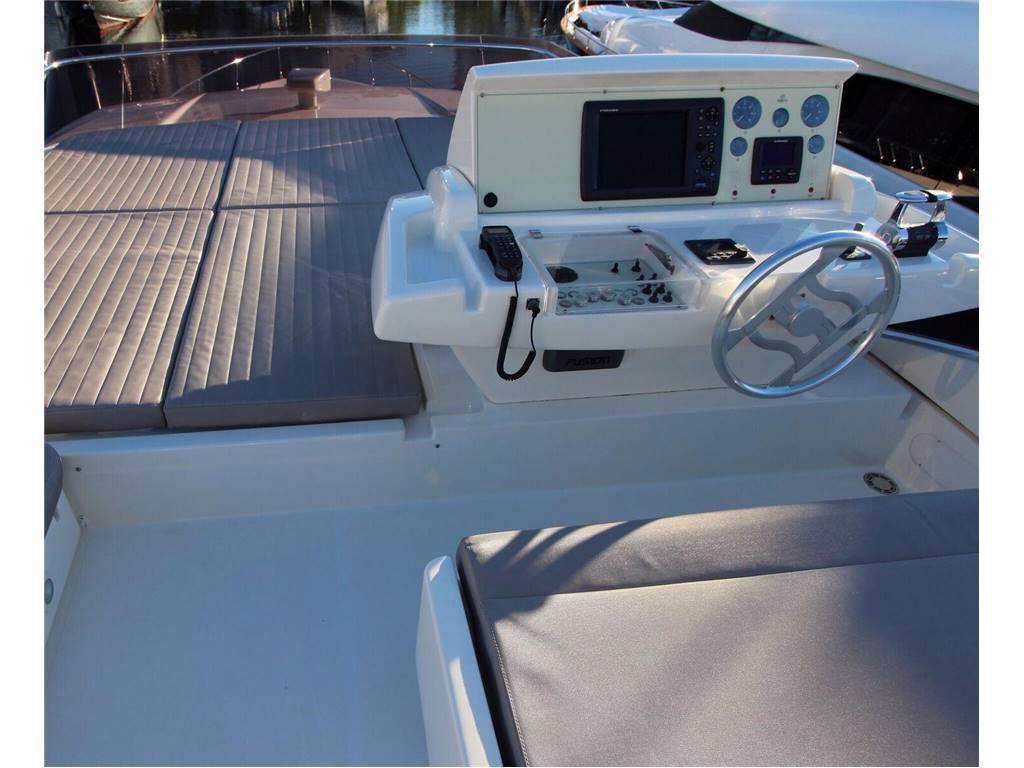 Ferretti 690