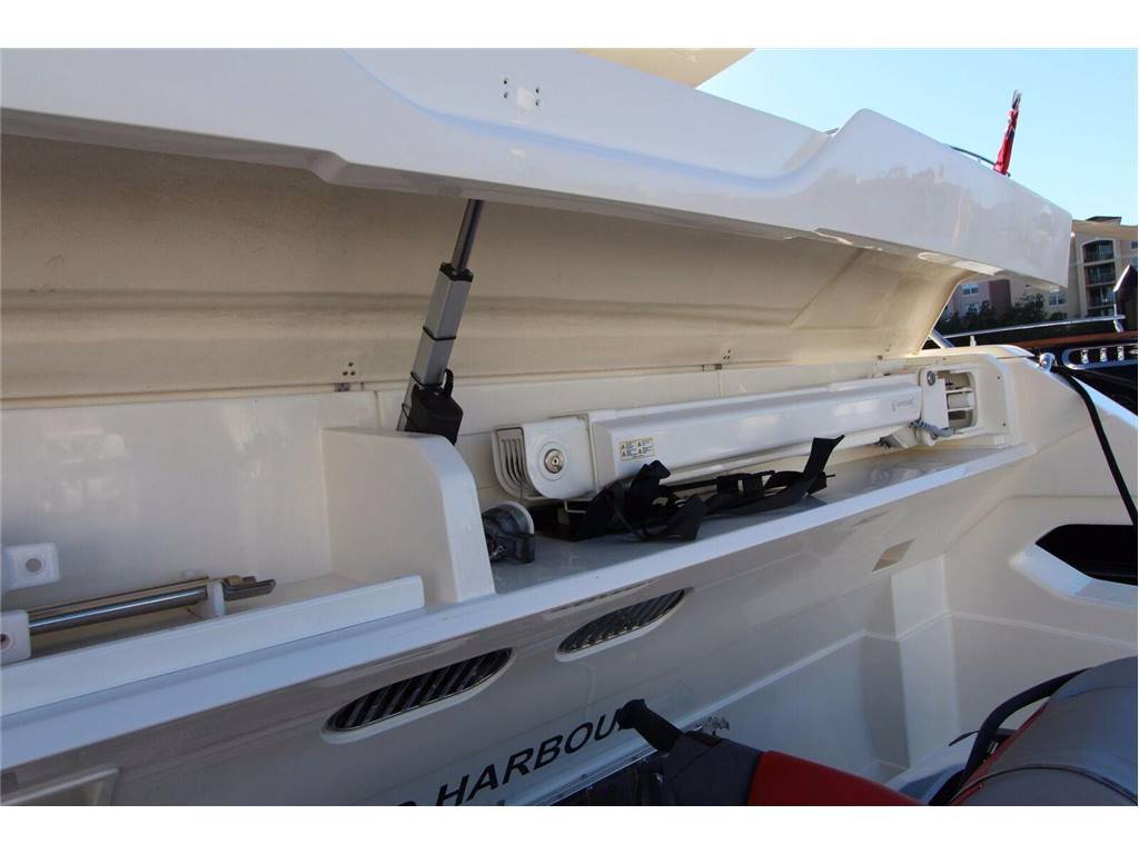 Ferretti 690