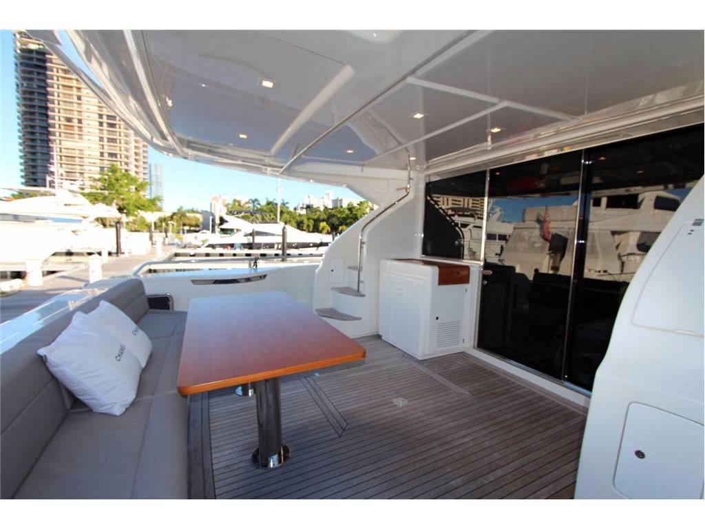 Ferretti 690
