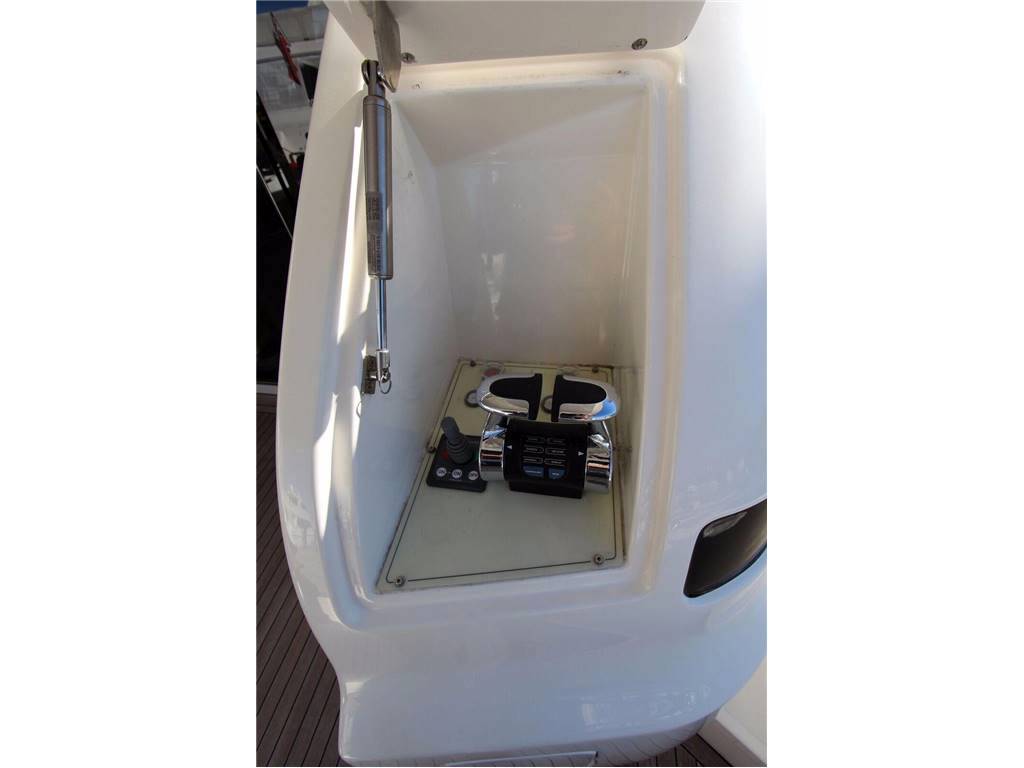 Ferretti 690
