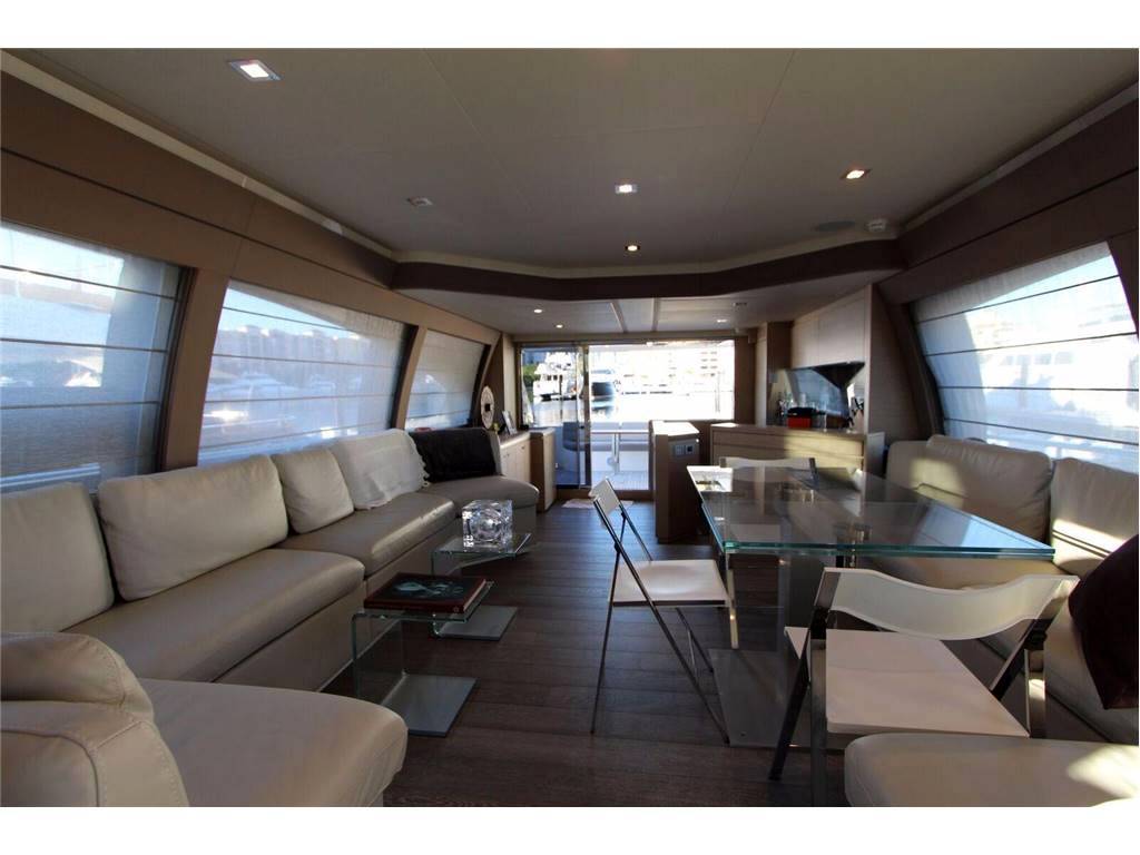 Ferretti 690