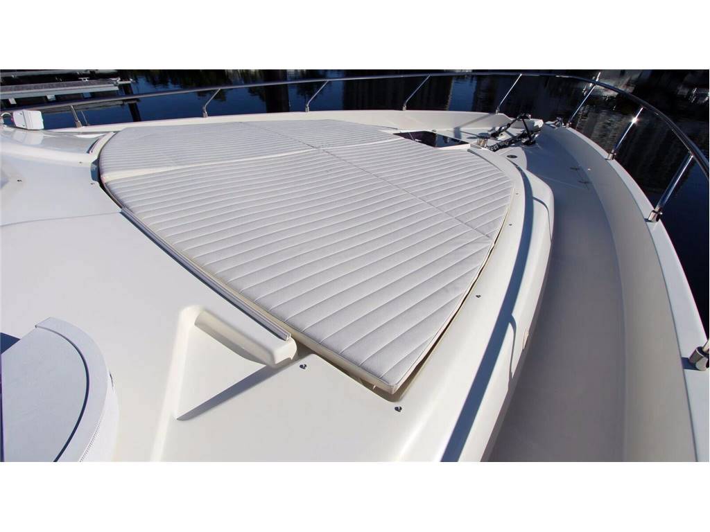 Ferretti 690