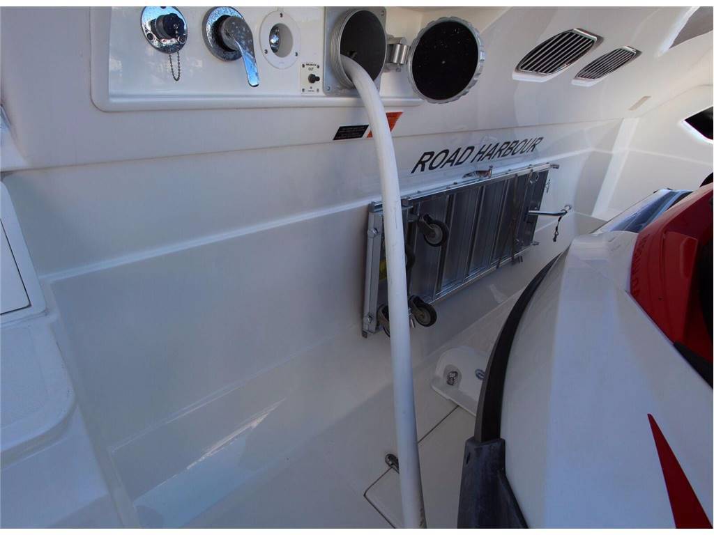 Ferretti 690