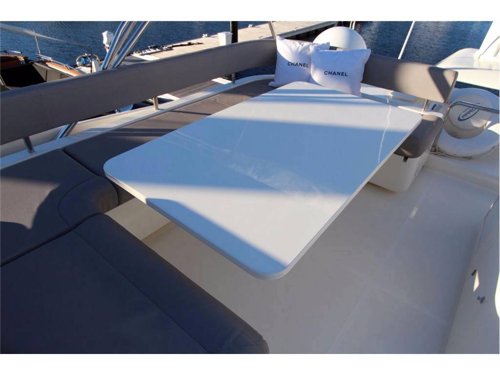 Ferretti 690