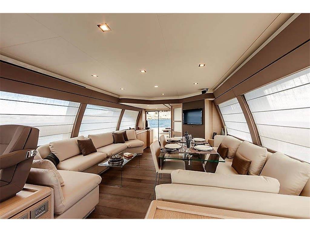 Ferretti 690