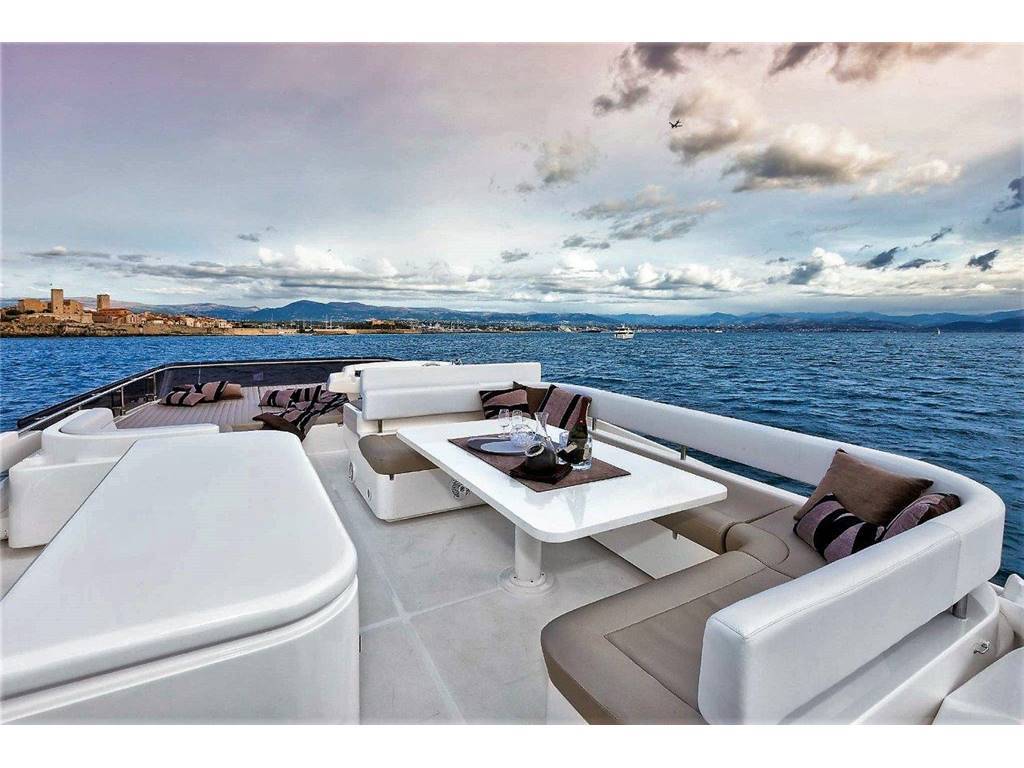 Ferretti 690