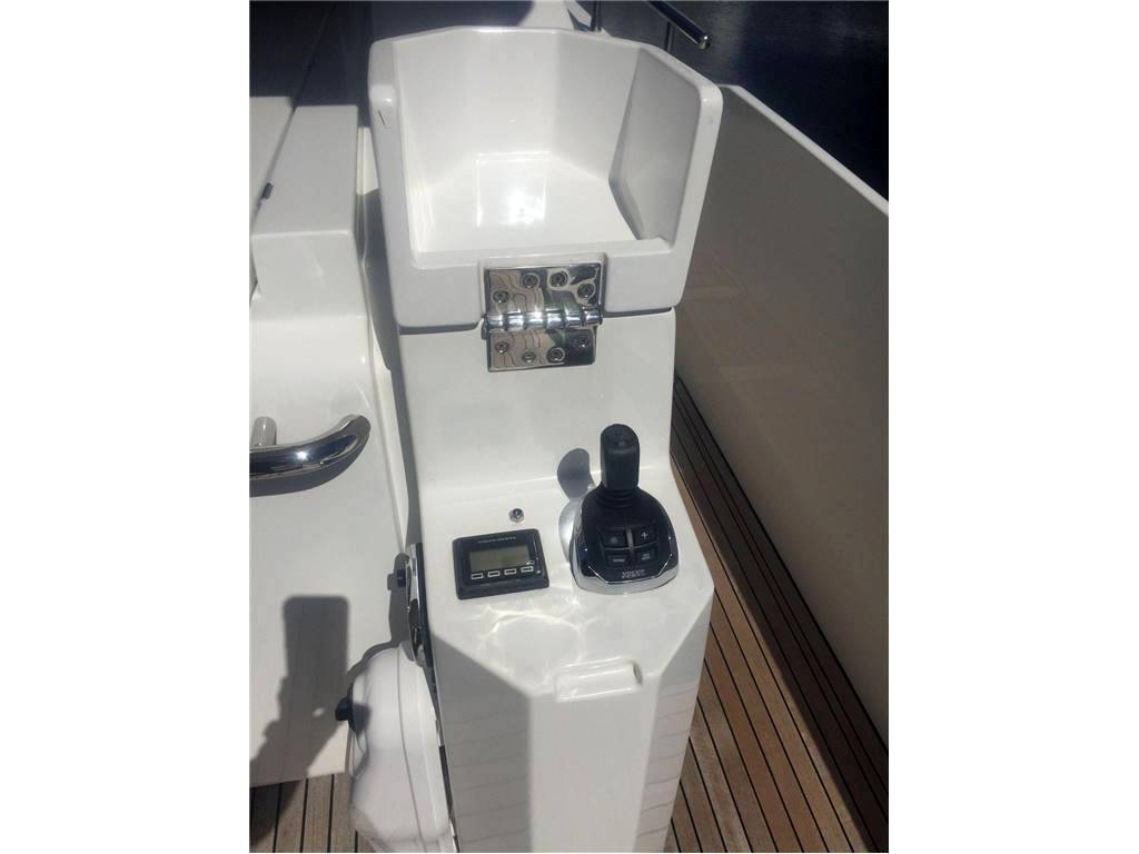 Azimut 77 s