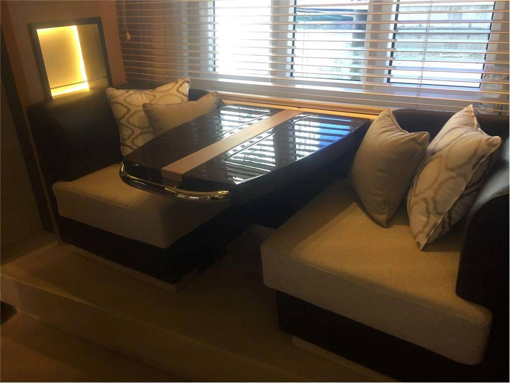 Azimut 77 s