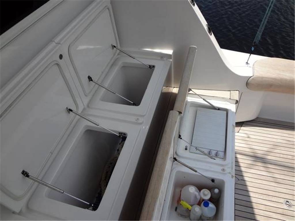 Hatteras 77 convertible