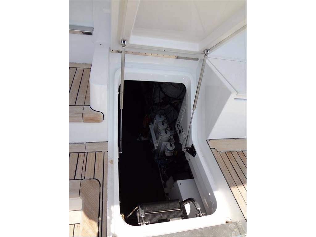 Hatteras 77 convertible