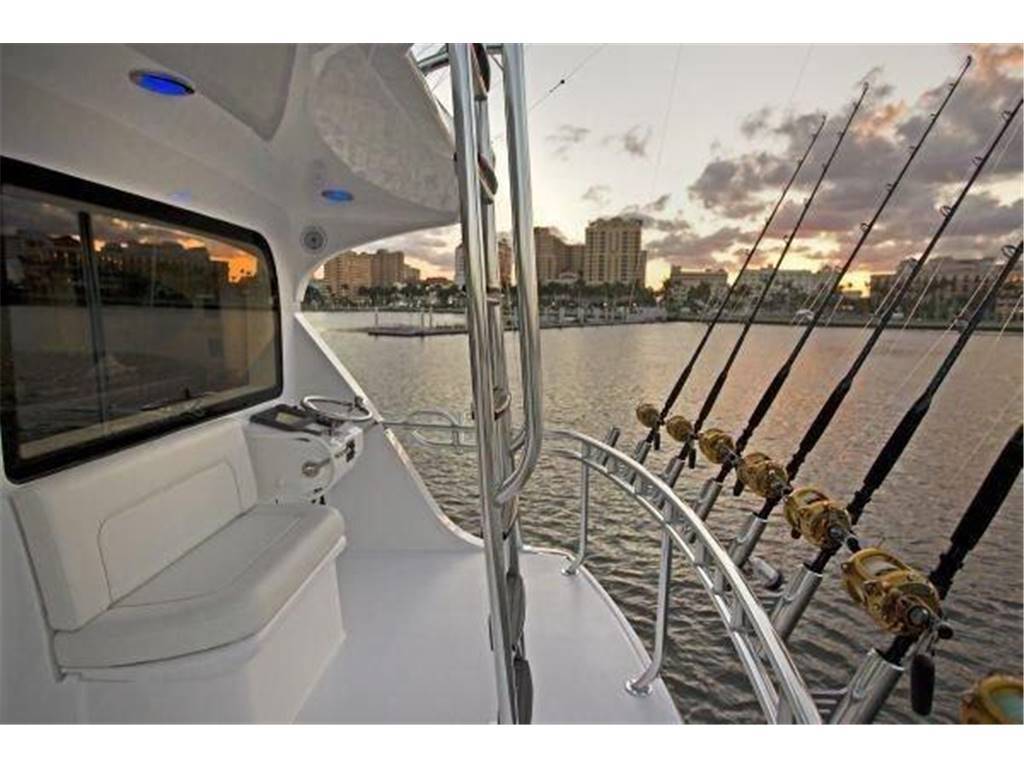 Hatteras 77 convertible