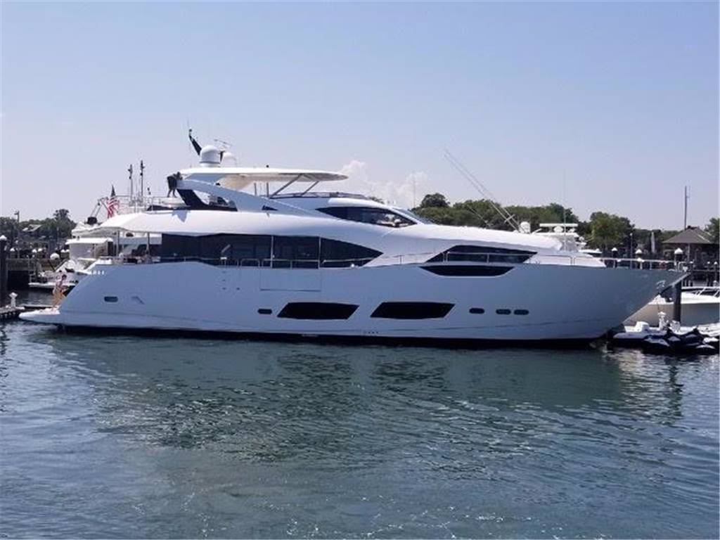 Sunseeker 95 yacht