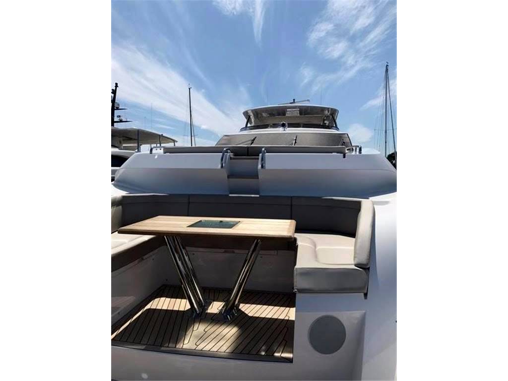 Sunseeker 95 yacht