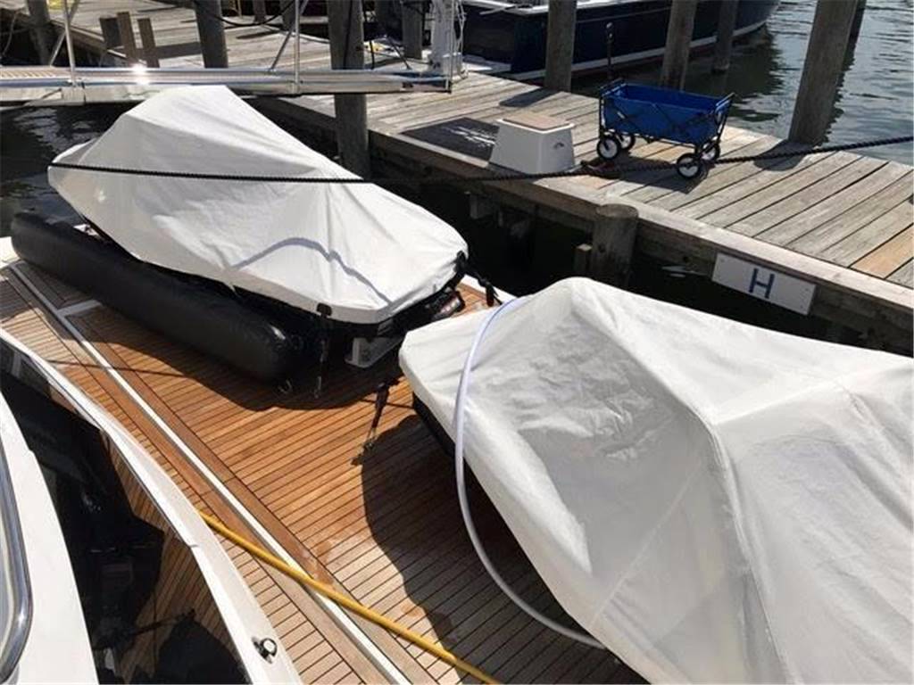 Sunseeker 95 yacht