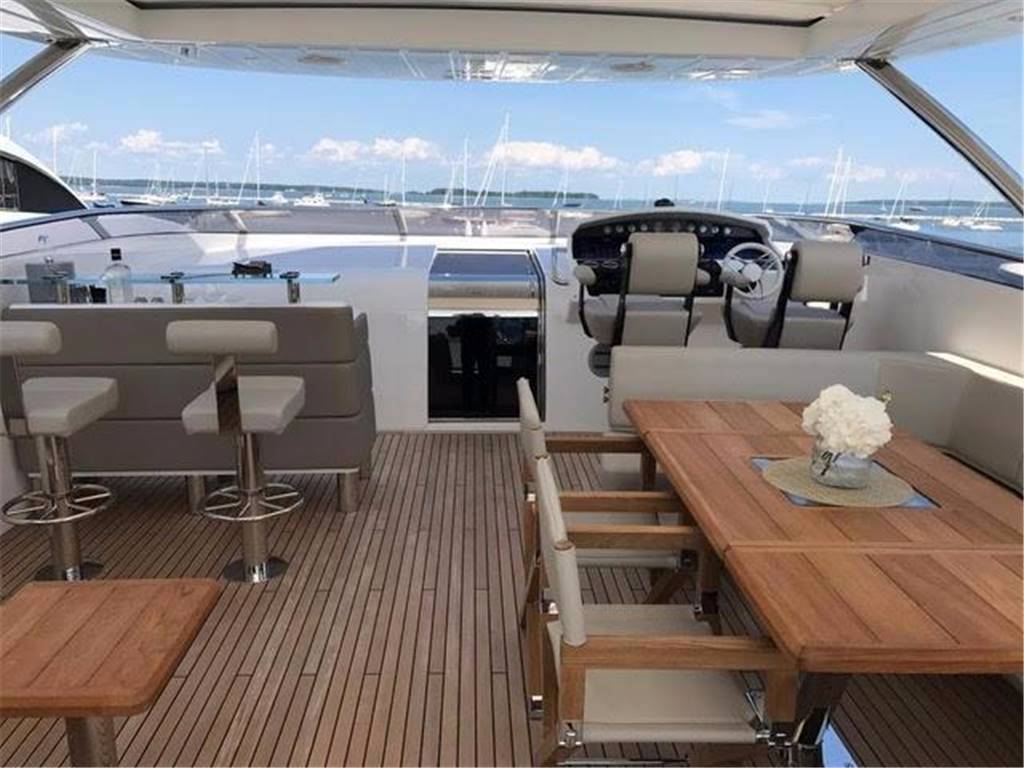 Sunseeker 95 yacht