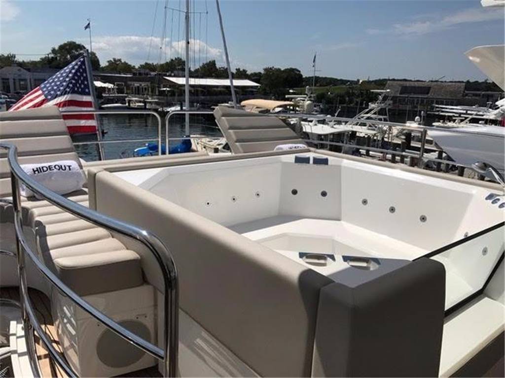 Sunseeker 95 yacht