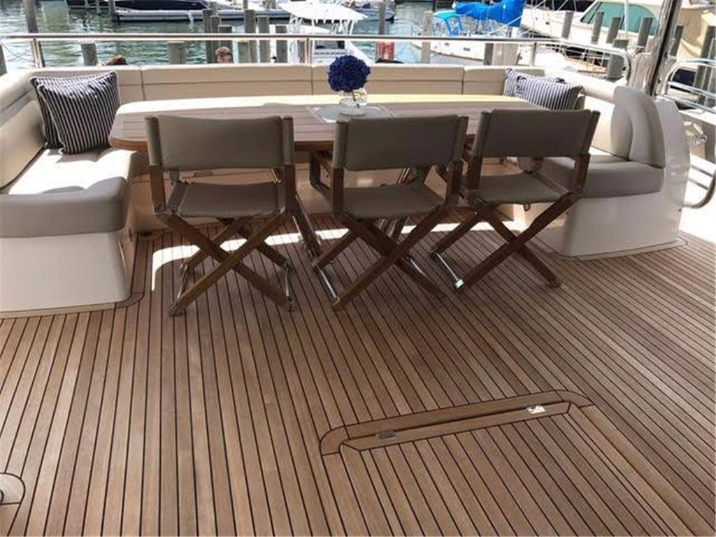 Sunseeker 95 yacht