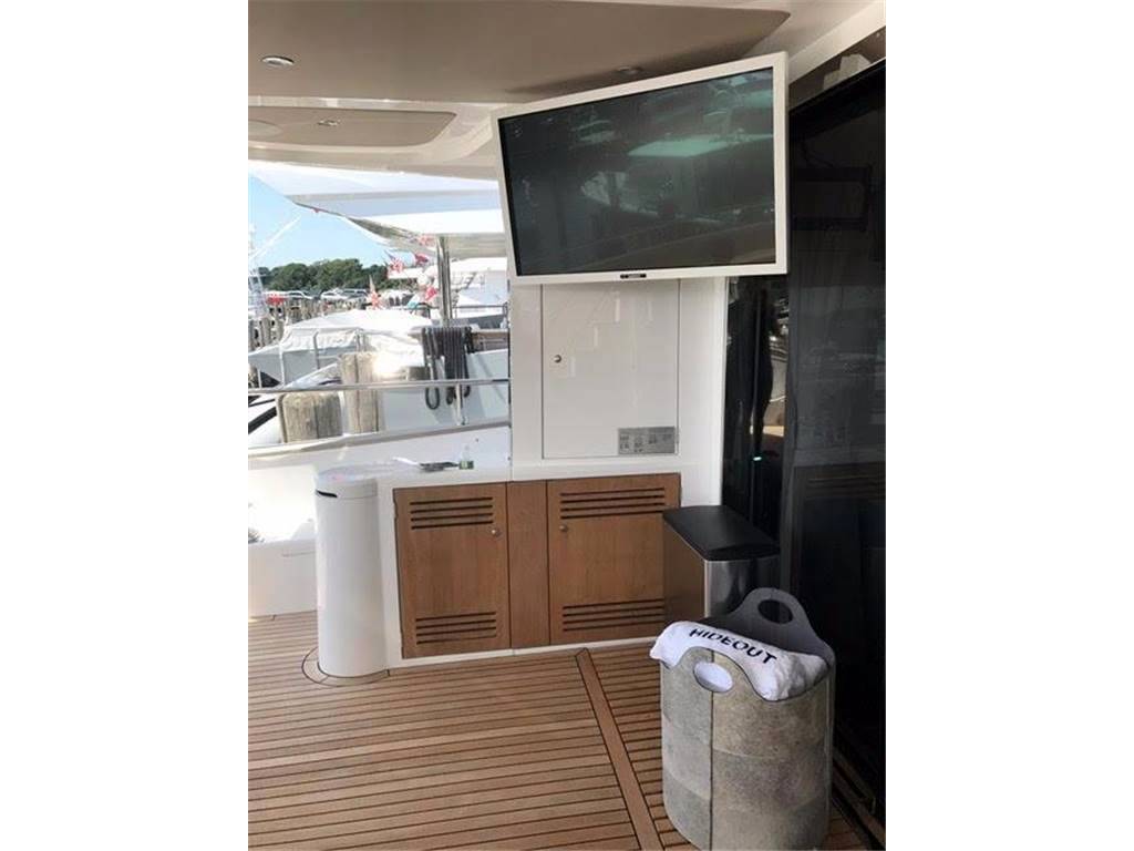 Sunseeker 95 yacht