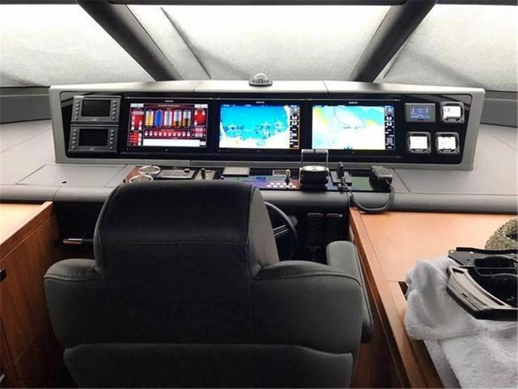 Sunseeker 95 yacht