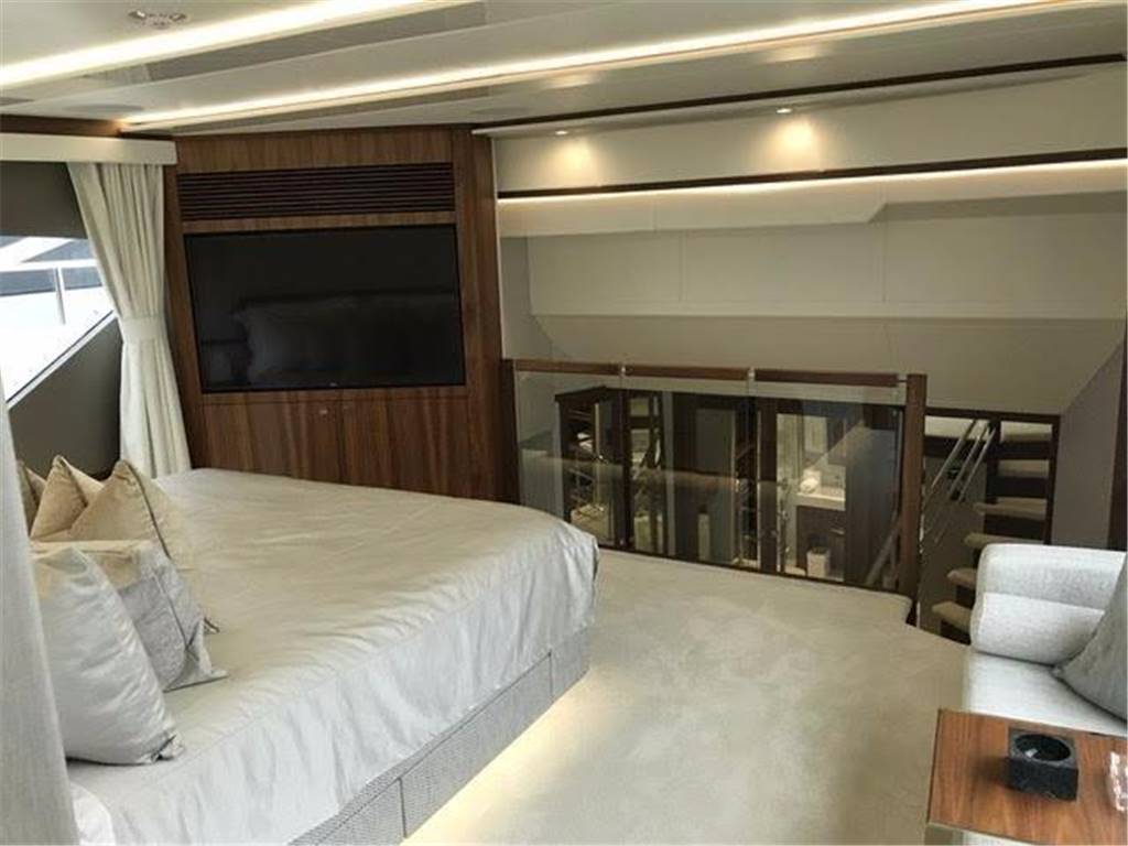 Sunseeker 95 yacht
