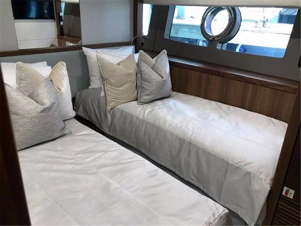 Sunseeker 95 yacht