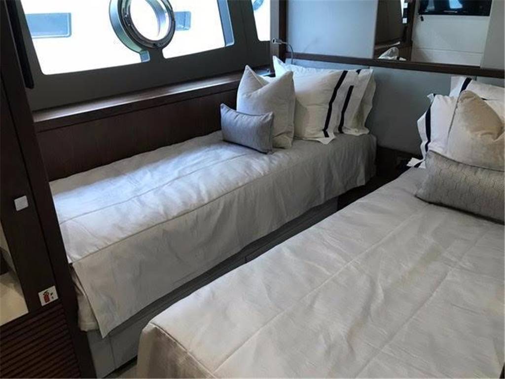 Sunseeker 95 yacht