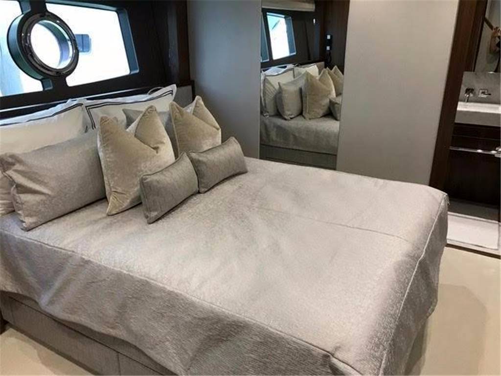 Sunseeker 95 yacht