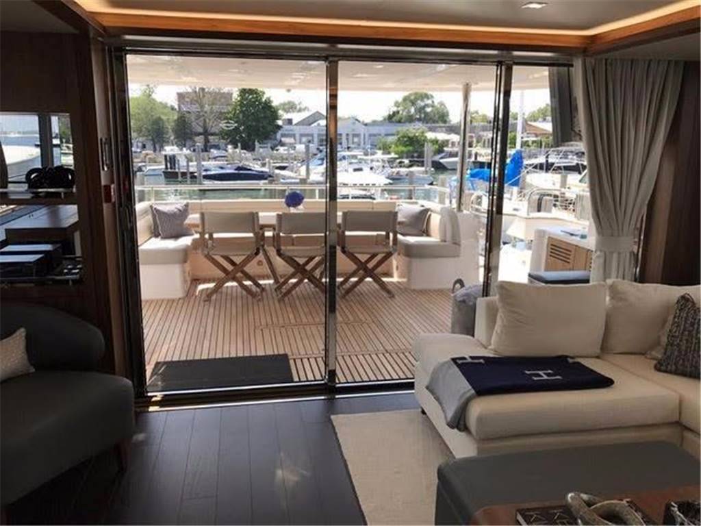 Sunseeker 95 yacht
