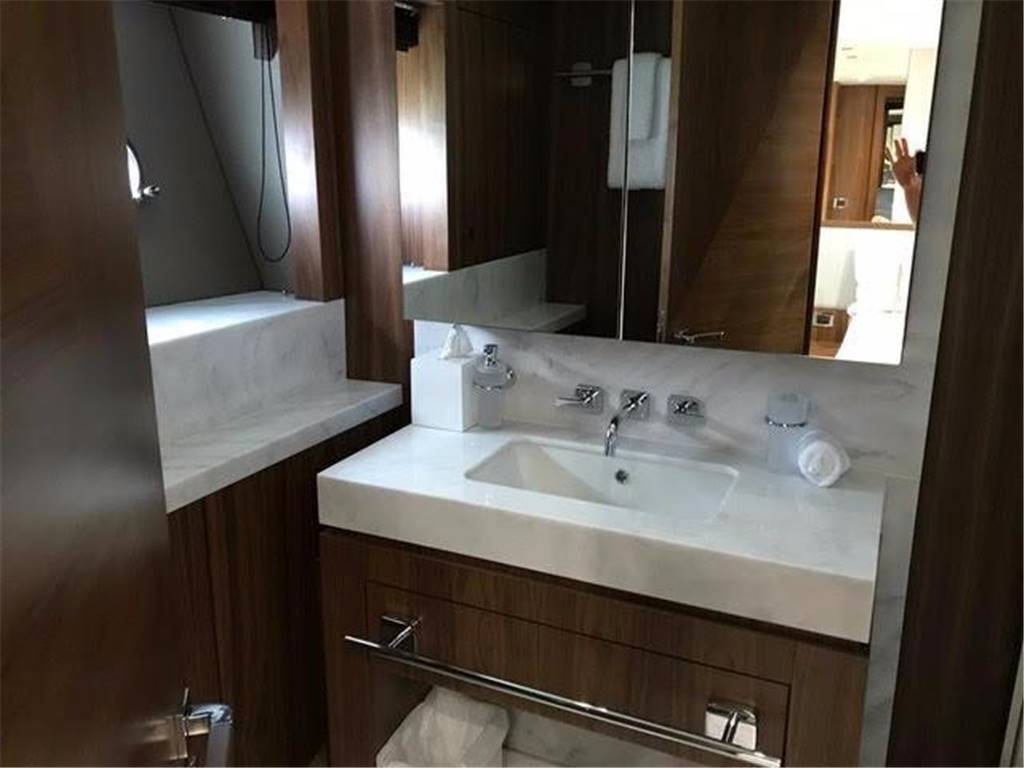 Sunseeker 95 yacht