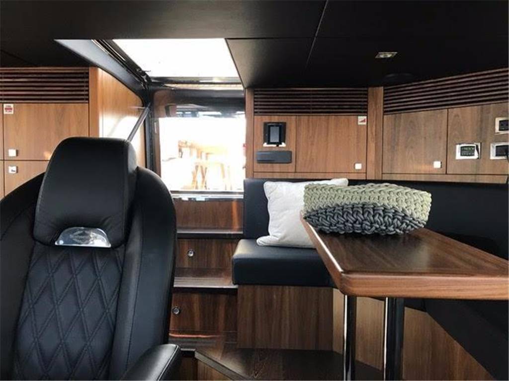 Sunseeker 95 yacht