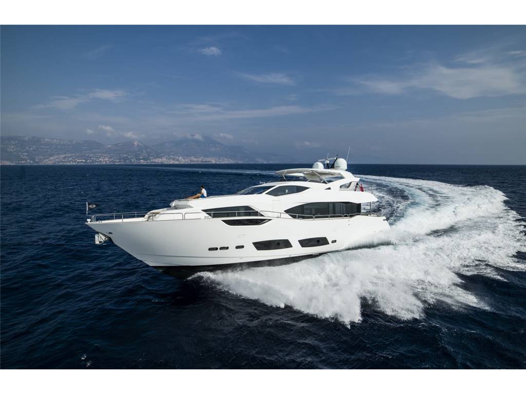 Sunseeker 95 yacht
