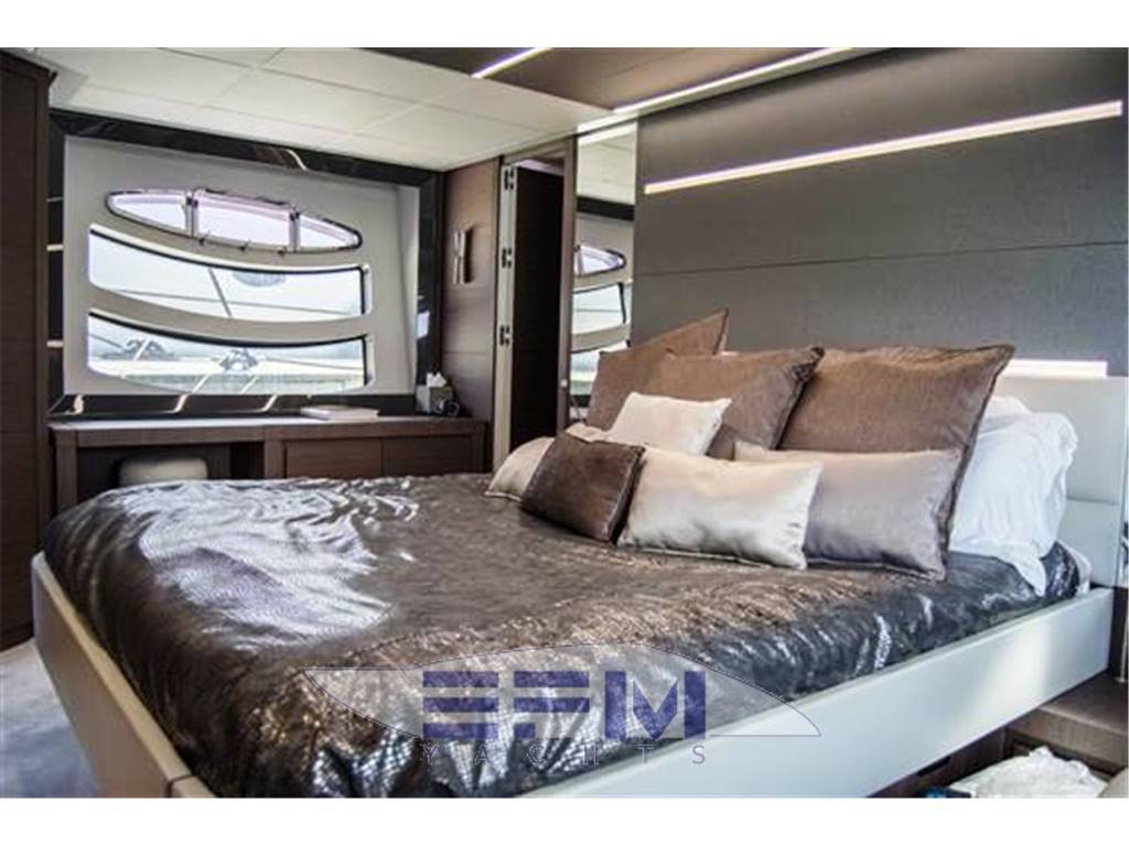 Pershing 74