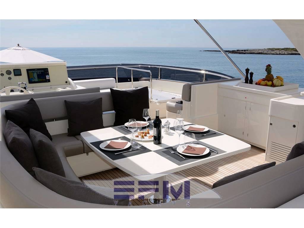 Ferretti 800
