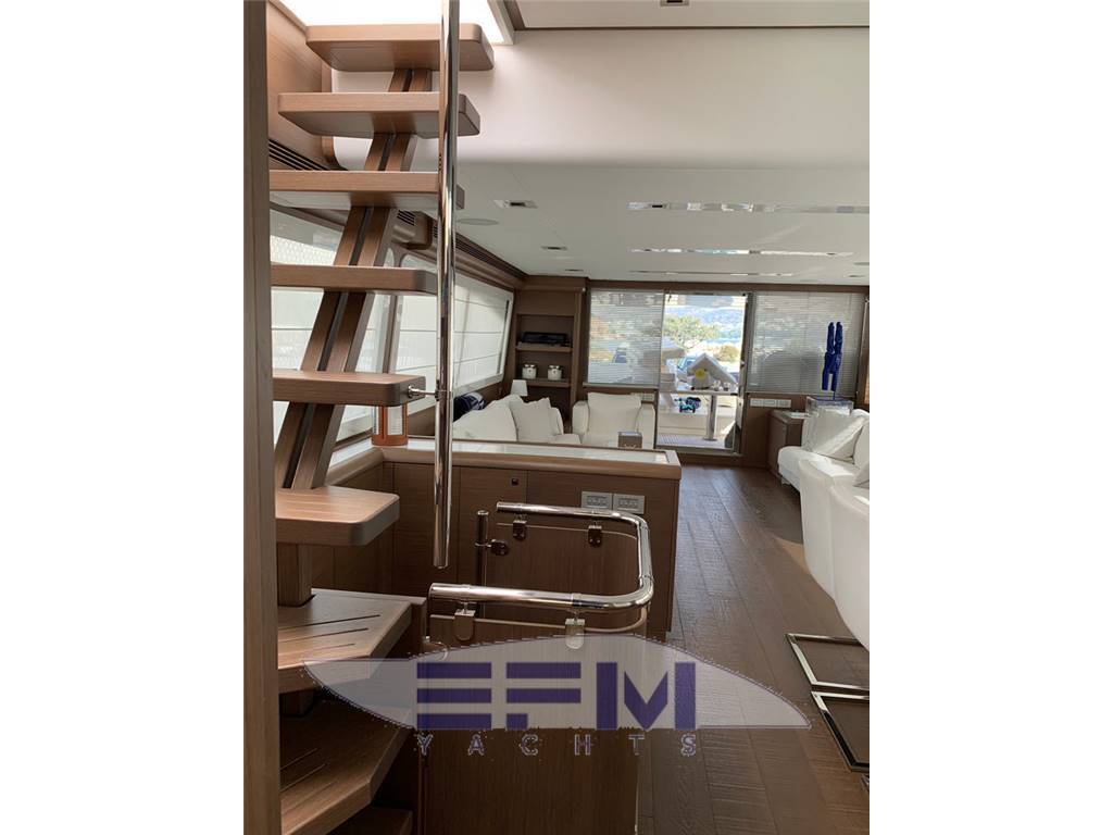Ferretti 800