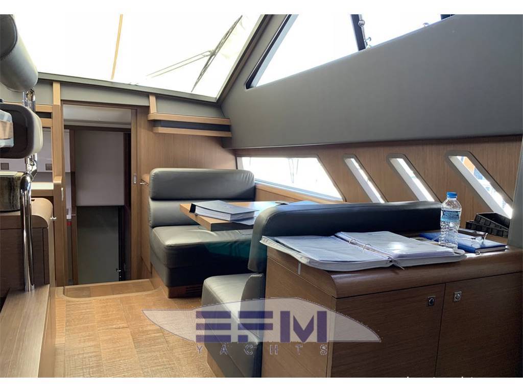 Ferretti 800