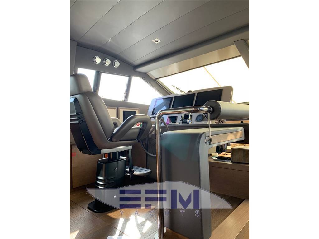 Ferretti 800