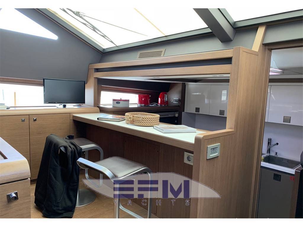Ferretti 800