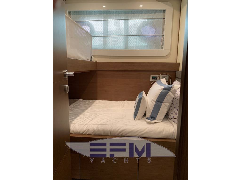 Ferretti 800