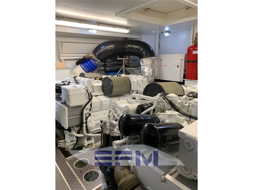 Ferretti 800