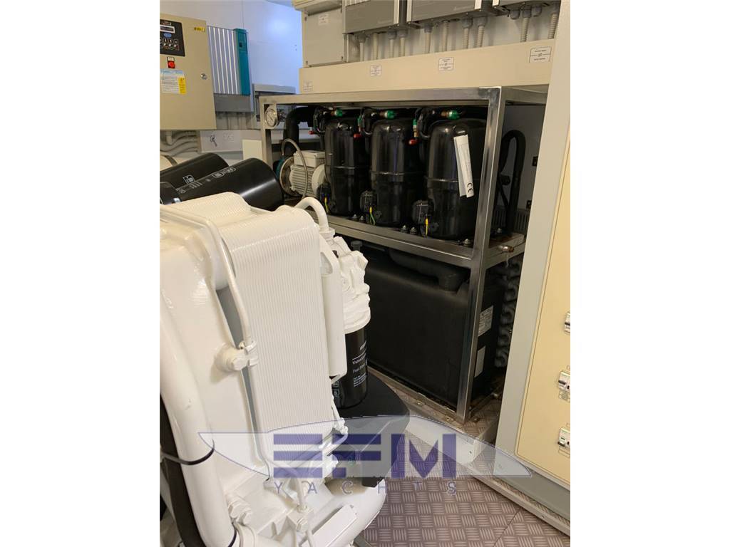 Ferretti 800