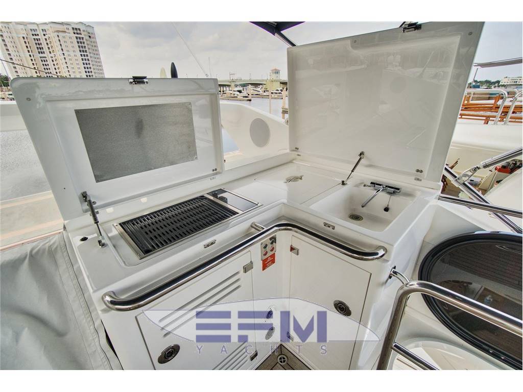 Sunseeker 68 sport yacht