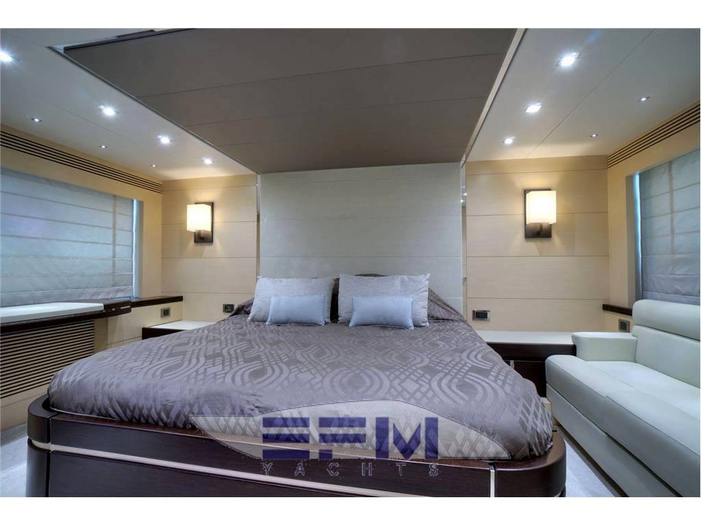 Sunseeker 68 sport yacht